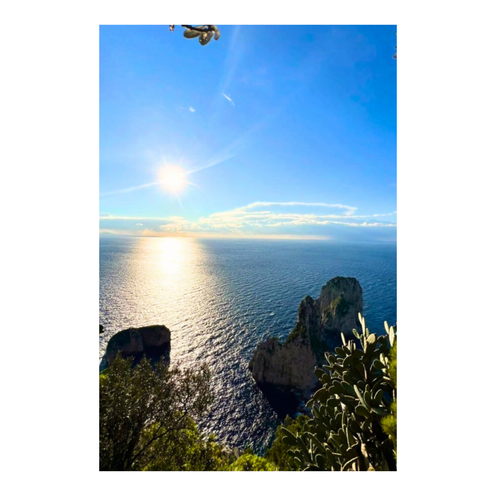 Capri alba tra cielo e Mare Canvas