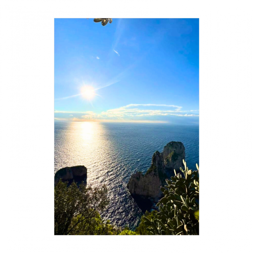 Capri alba tra cielo e Mare Canvas