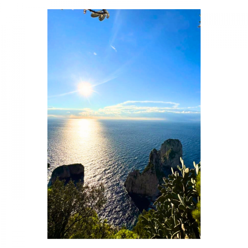 Capri alba tra cielo e Mare Canvas